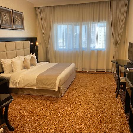 Royal Grand Suite Hotel Sharjah Exterior photo