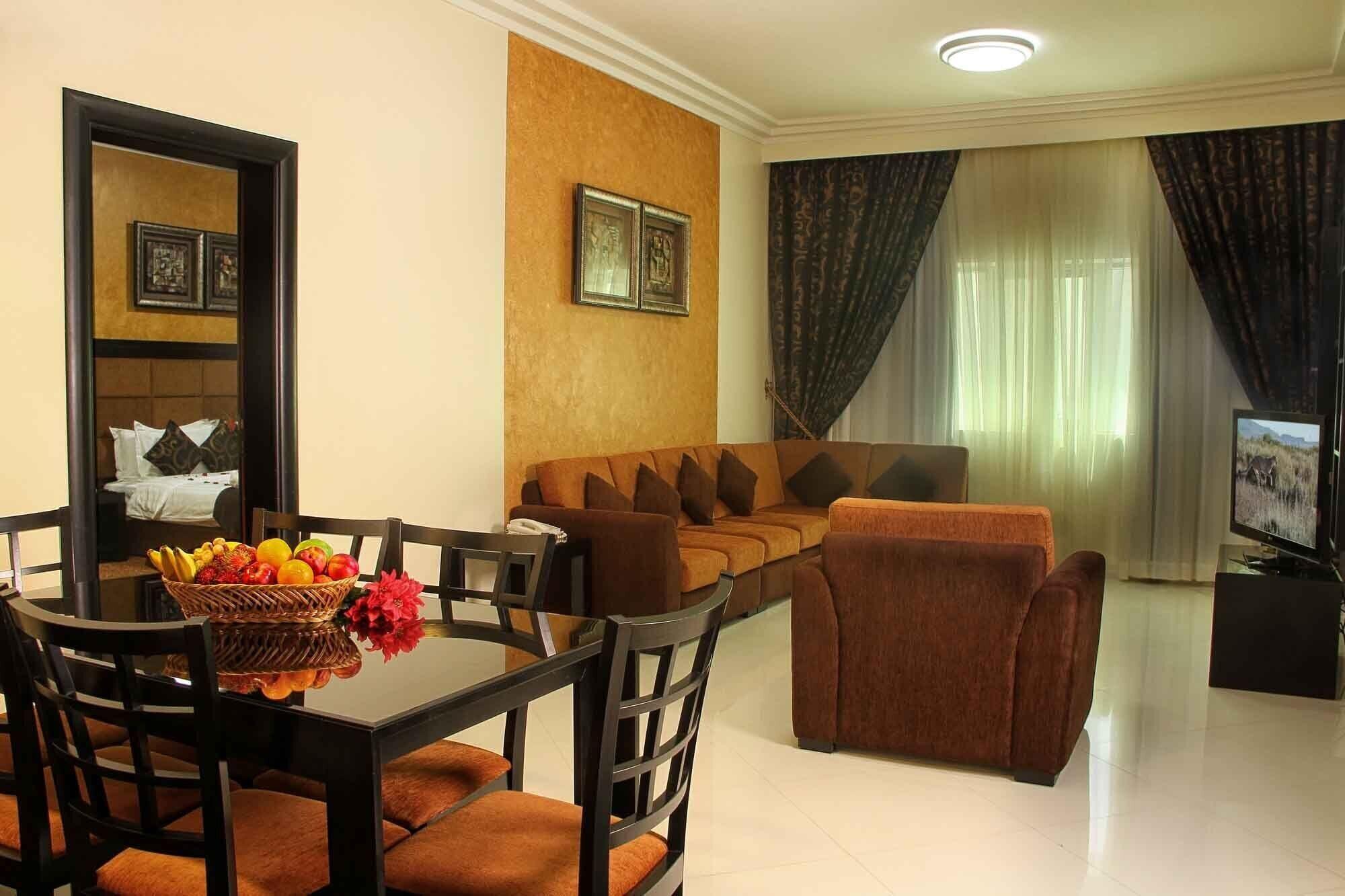 Royal Grand Suite Hotel Sharjah Exterior photo