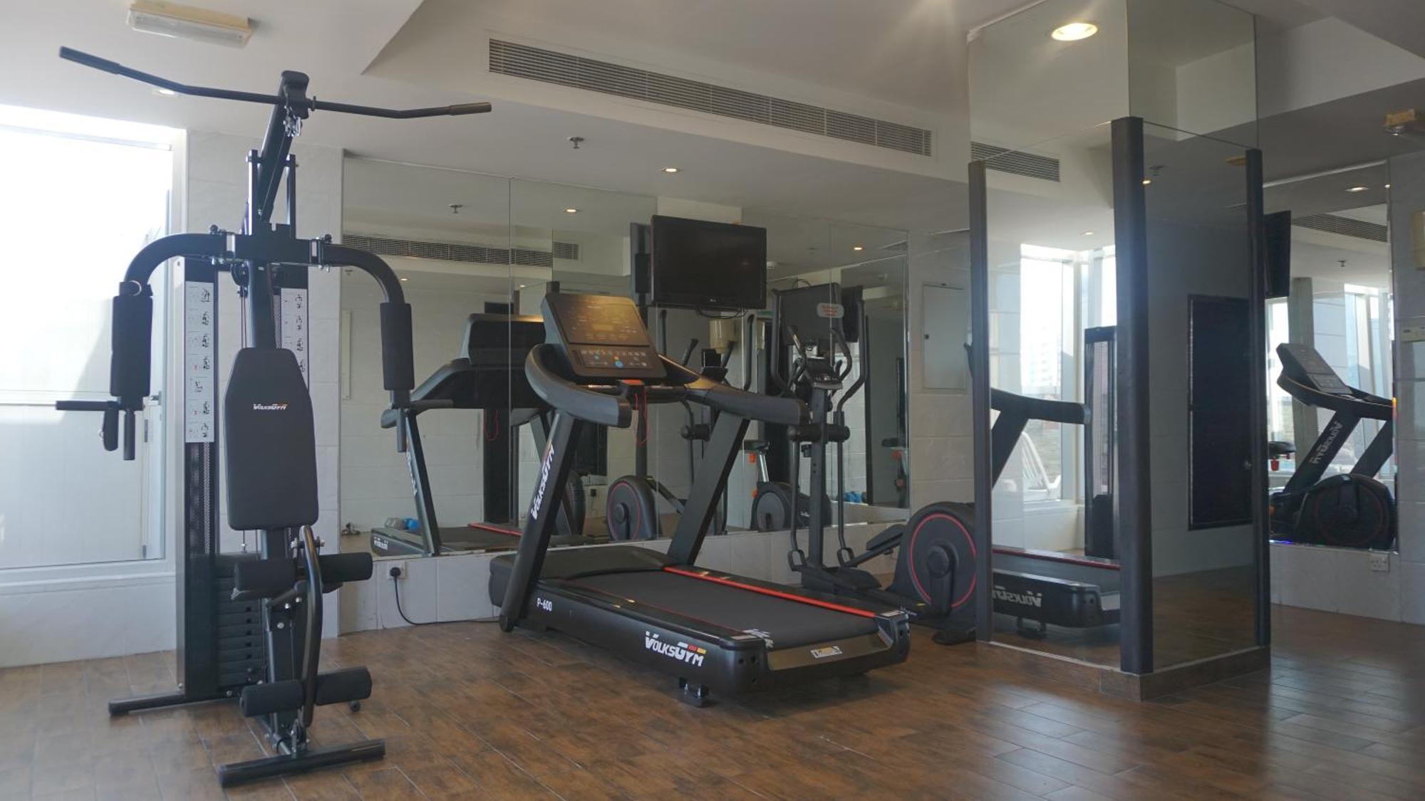 Royal Grand Suite Hotel Sharjah Exterior photo