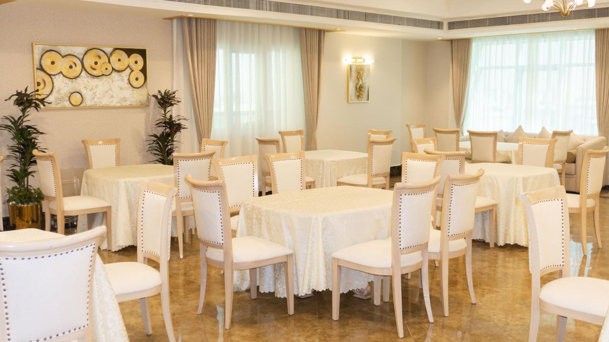 Royal Grand Suite Hotel Sharjah Exterior photo
