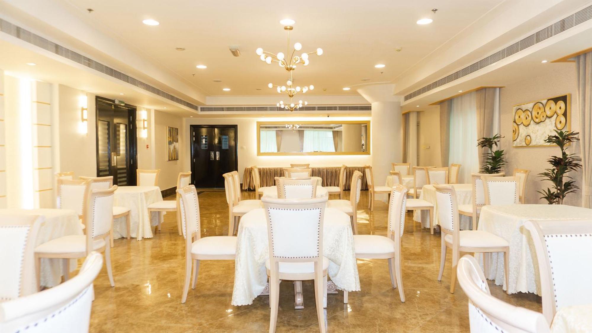 Royal Grand Suite Hotel Sharjah Exterior photo
