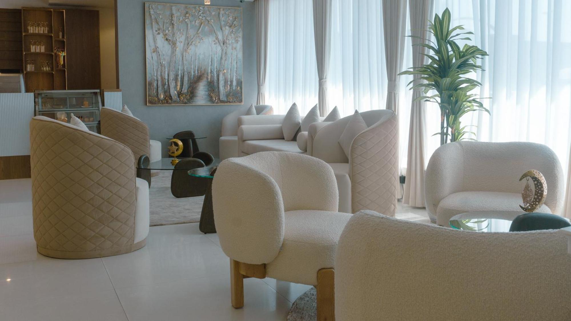 Royal Grand Suite Hotel Sharjah Exterior photo