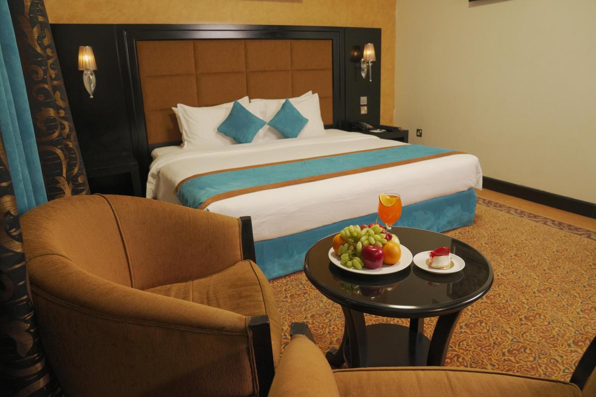 Royal Grand Suite Hotel Sharjah Exterior photo