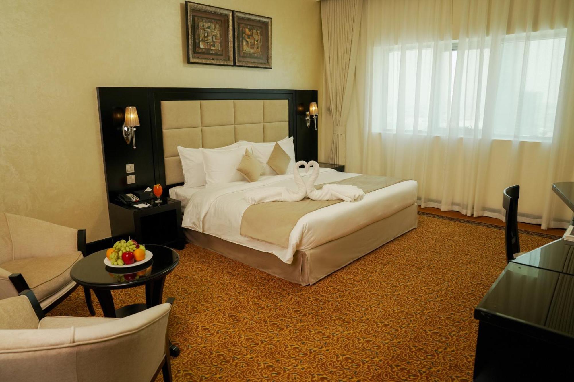 Royal Grand Suite Hotel Sharjah Exterior photo