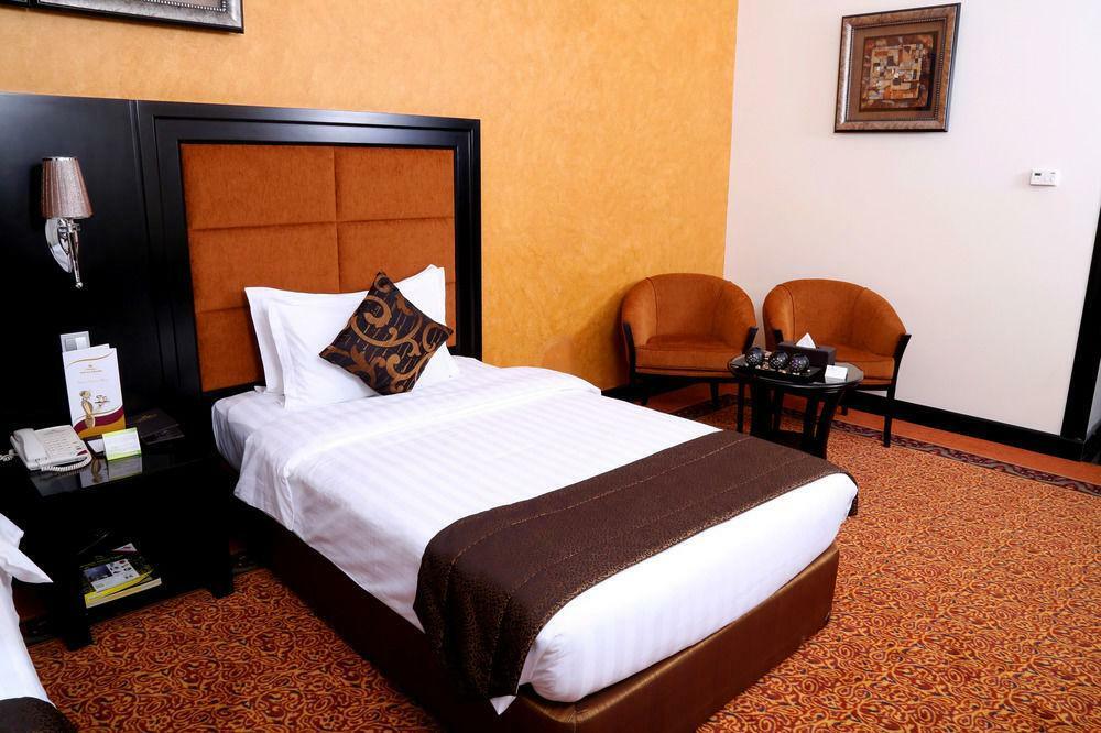 Royal Grand Suite Hotel Sharjah Exterior photo