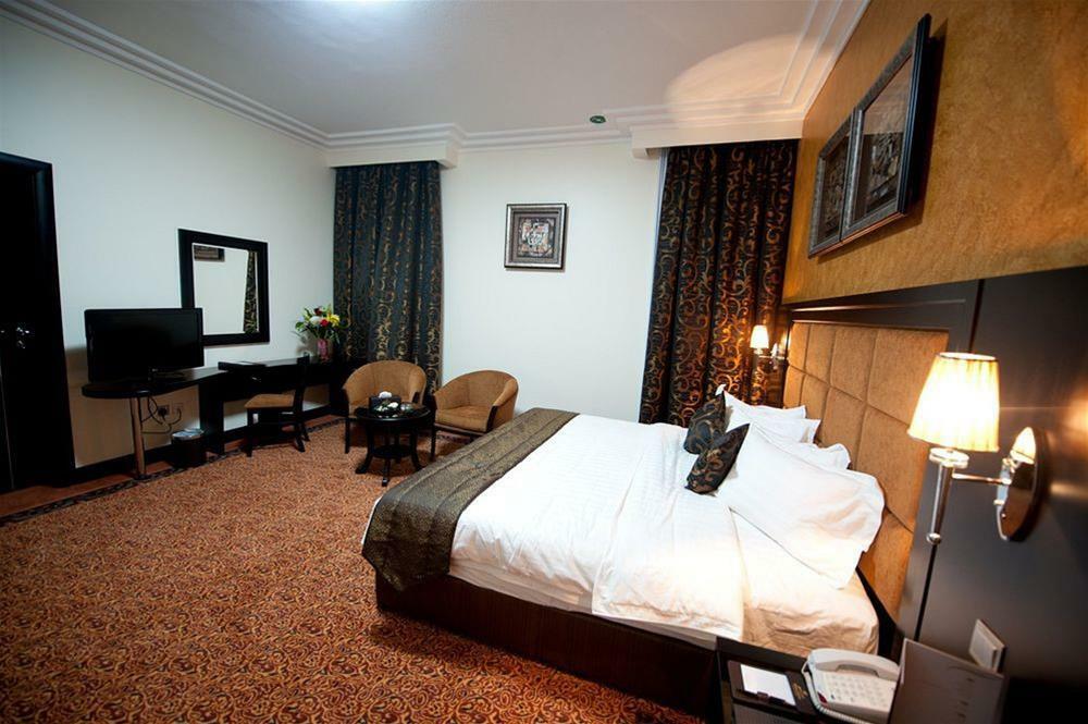 Royal Grand Suite Hotel Sharjah Exterior photo